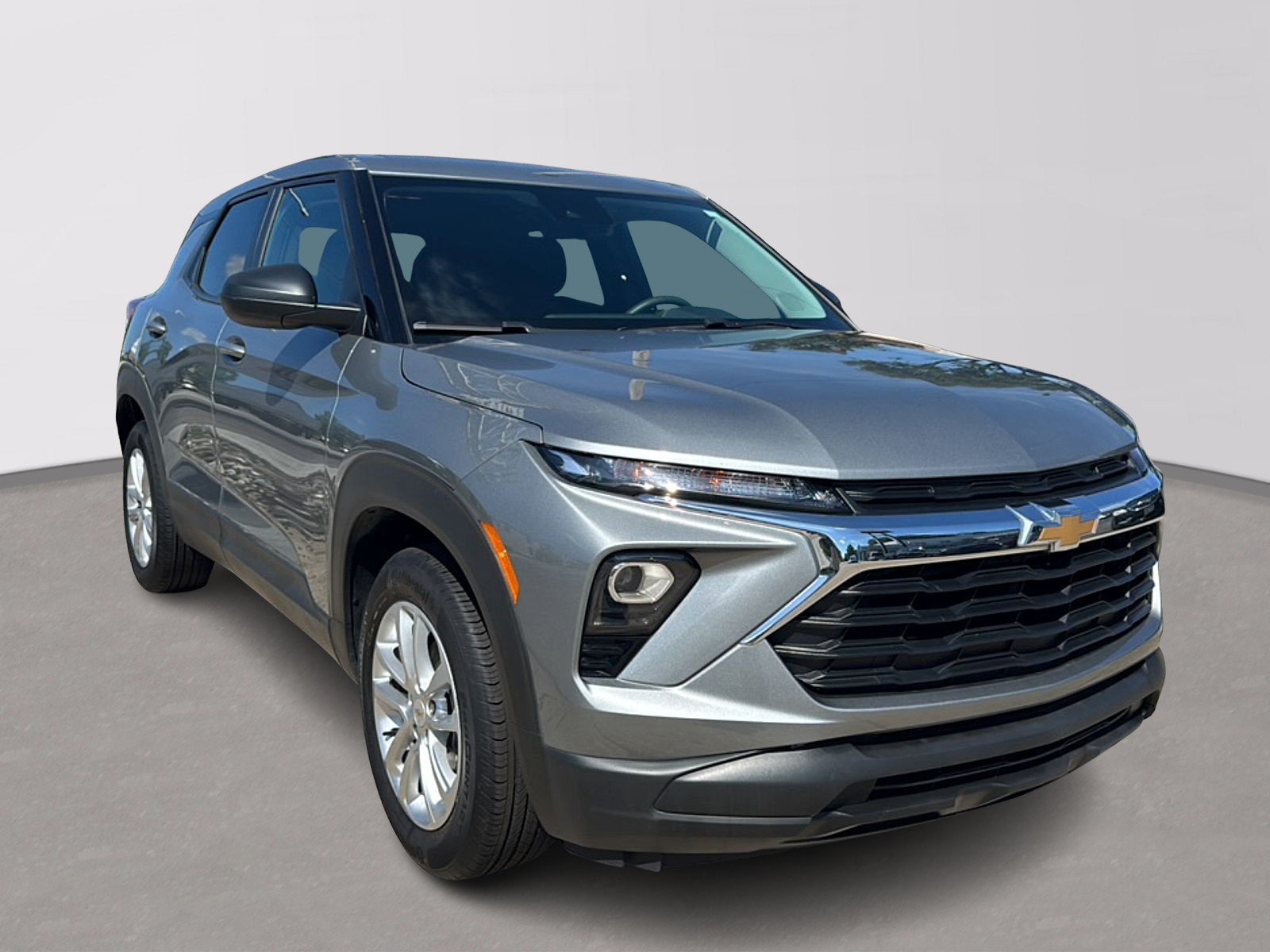 Used 2025 Chevrolet TrailBlazer LS w/ LS Convenience Package FWD image 2