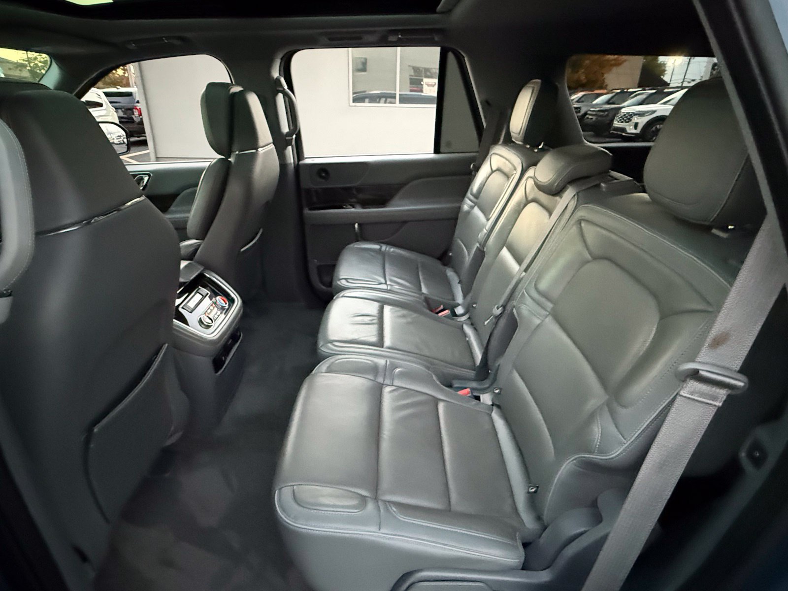 Used 2018 Lincoln Navigator Select RWD image 14