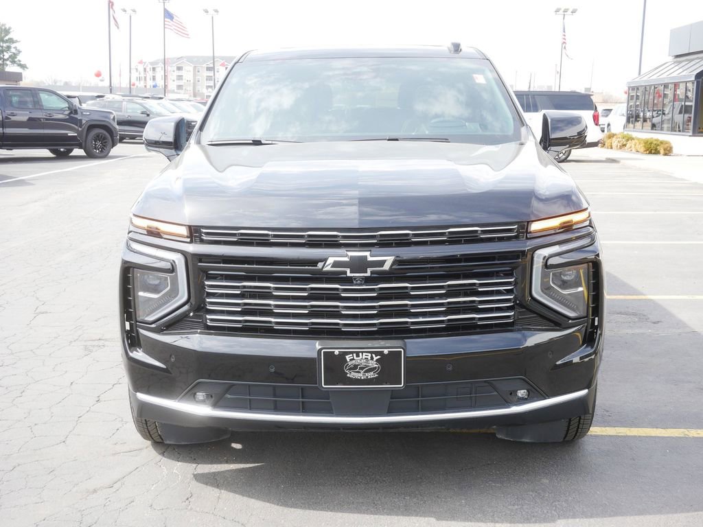 Used 2025 Chevrolet Suburban High Country AWD/4WD image 3