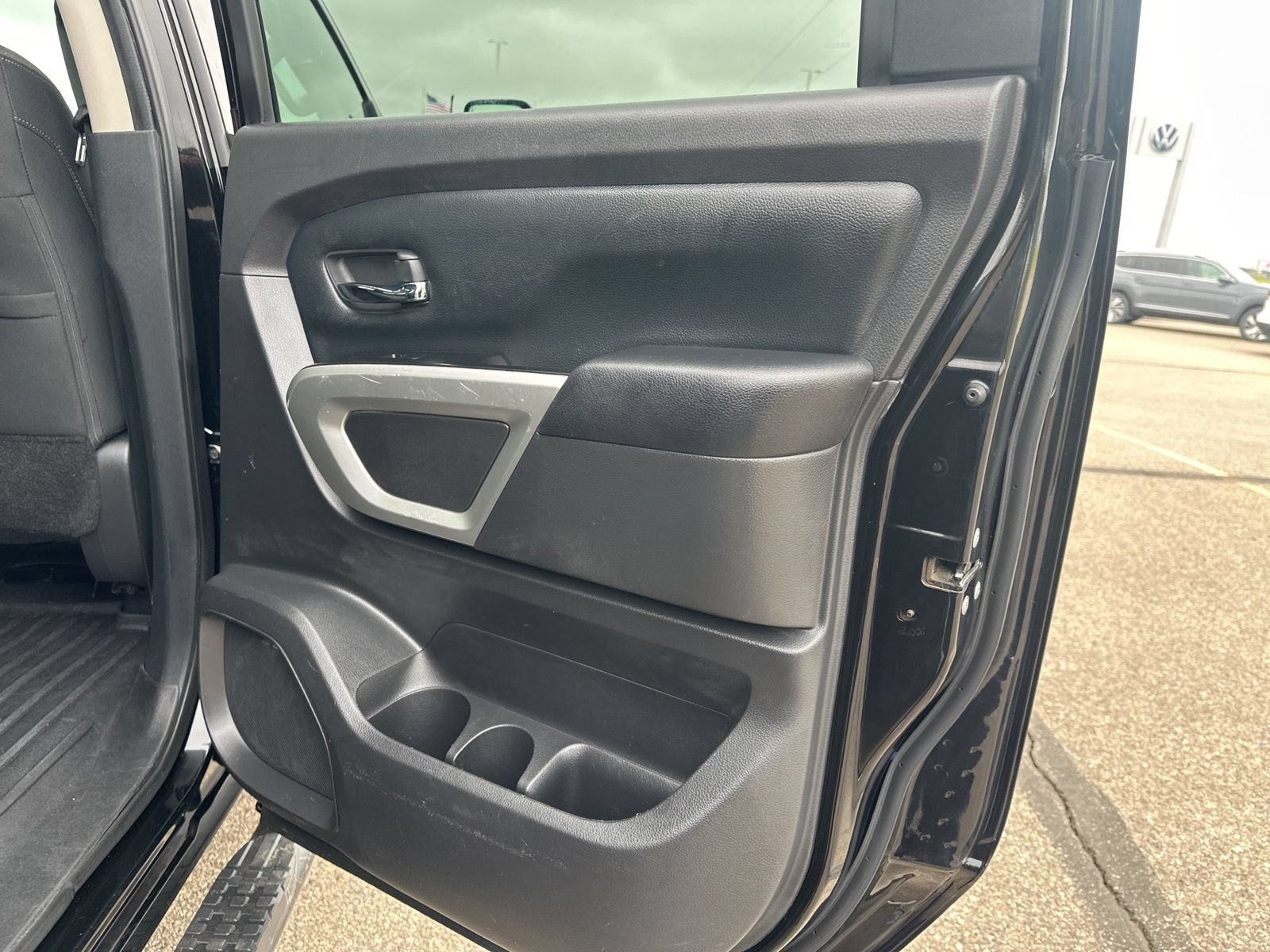 Used 2017 Nissan Titan SV AWD/4WD image 34