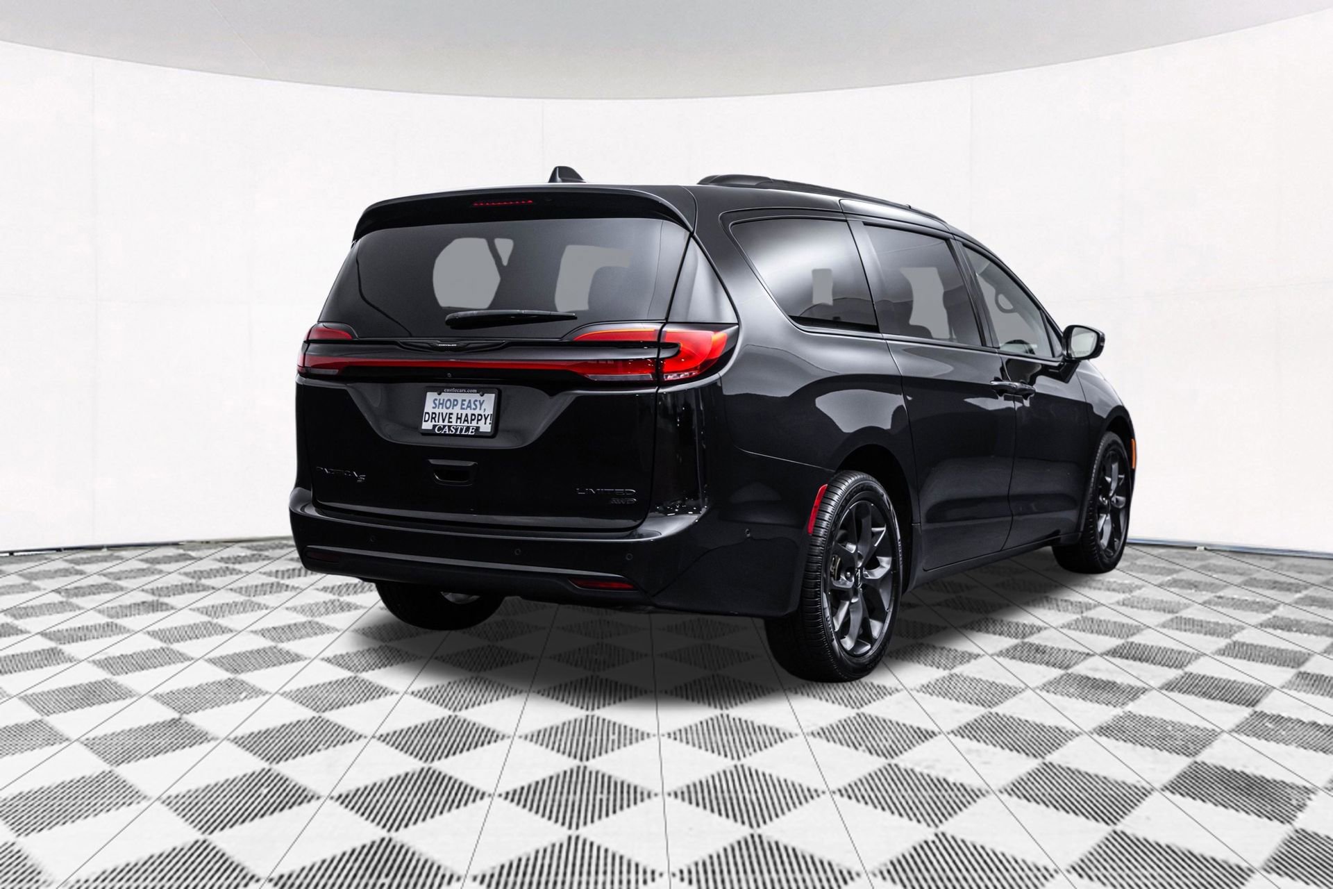 Used 2021 Chrysler Pacifica Limited w/ Uconnect Theater Family Group AWD/4WD image 13