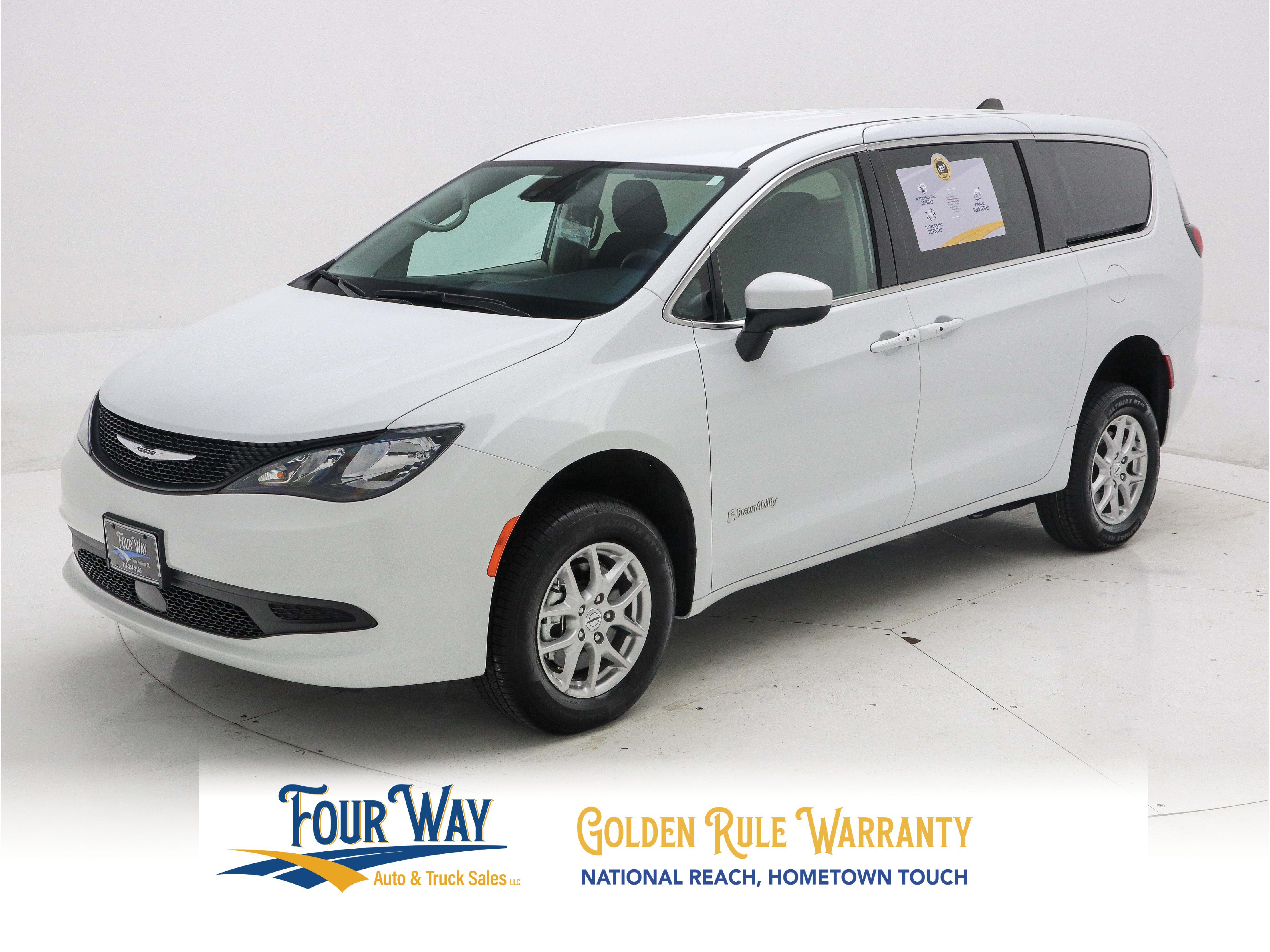 Used 2023 Chrysler Voyager LX FWD image 10