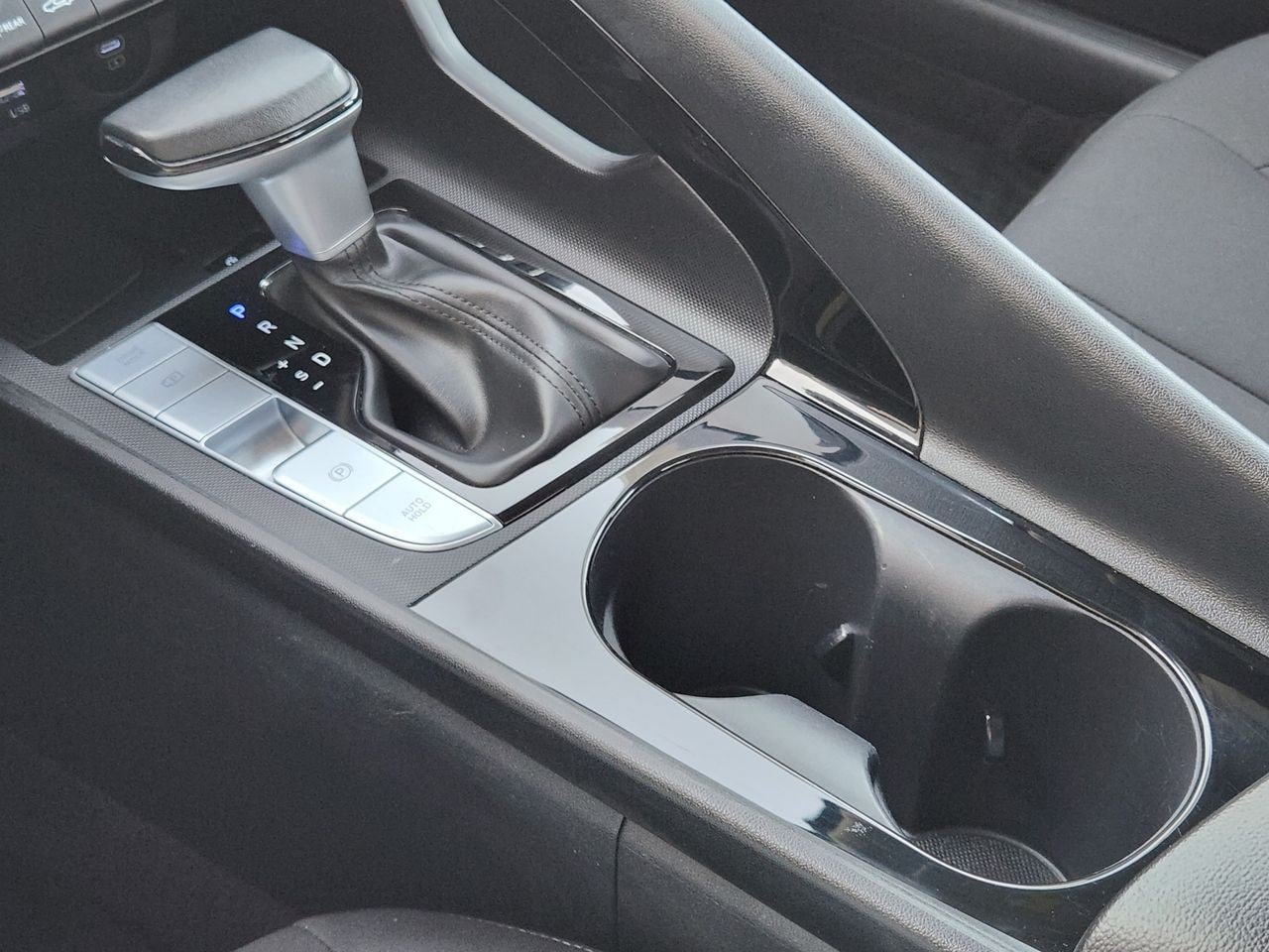 Used 2025 Hyundai Elantra SEL FWD image 19