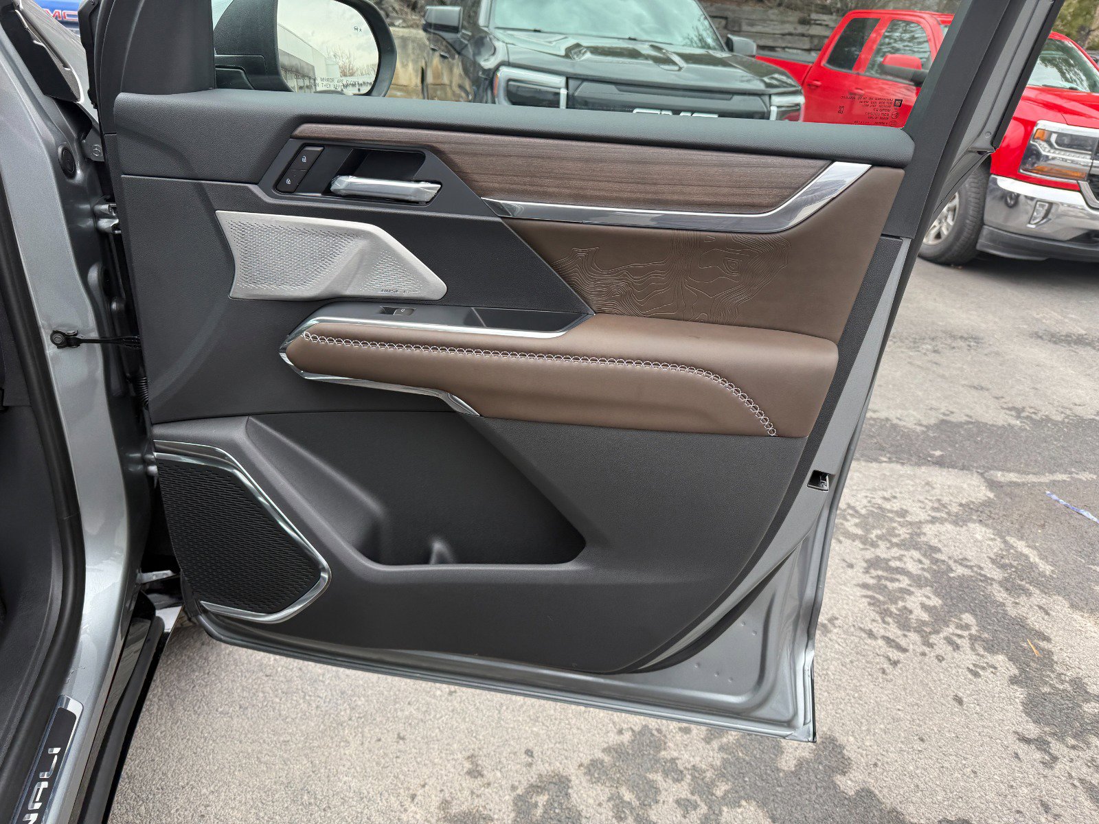 New 2026 GMC Acadia Denali Ultimate w/ LPO, Rugged Package image 25