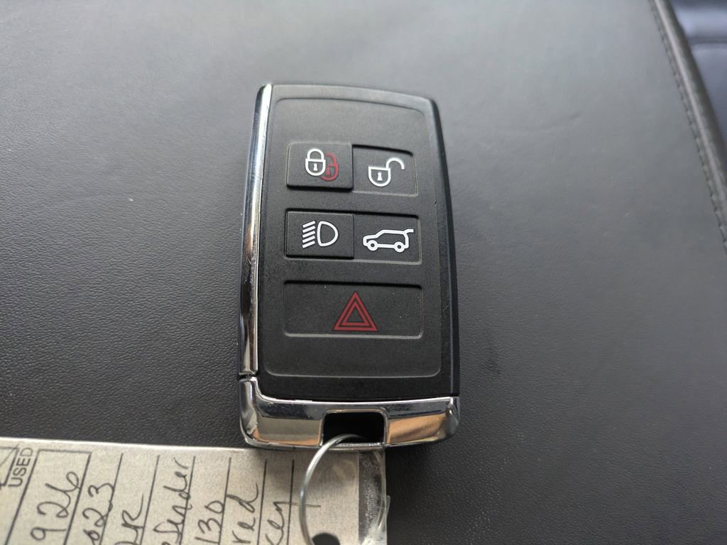 Used 2023 Land Rover Defender 130 First Edition image 33