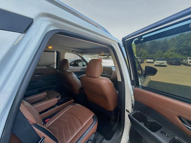 Used 2024 Nissan Pathfinder Platinum AWD/4WD image 11