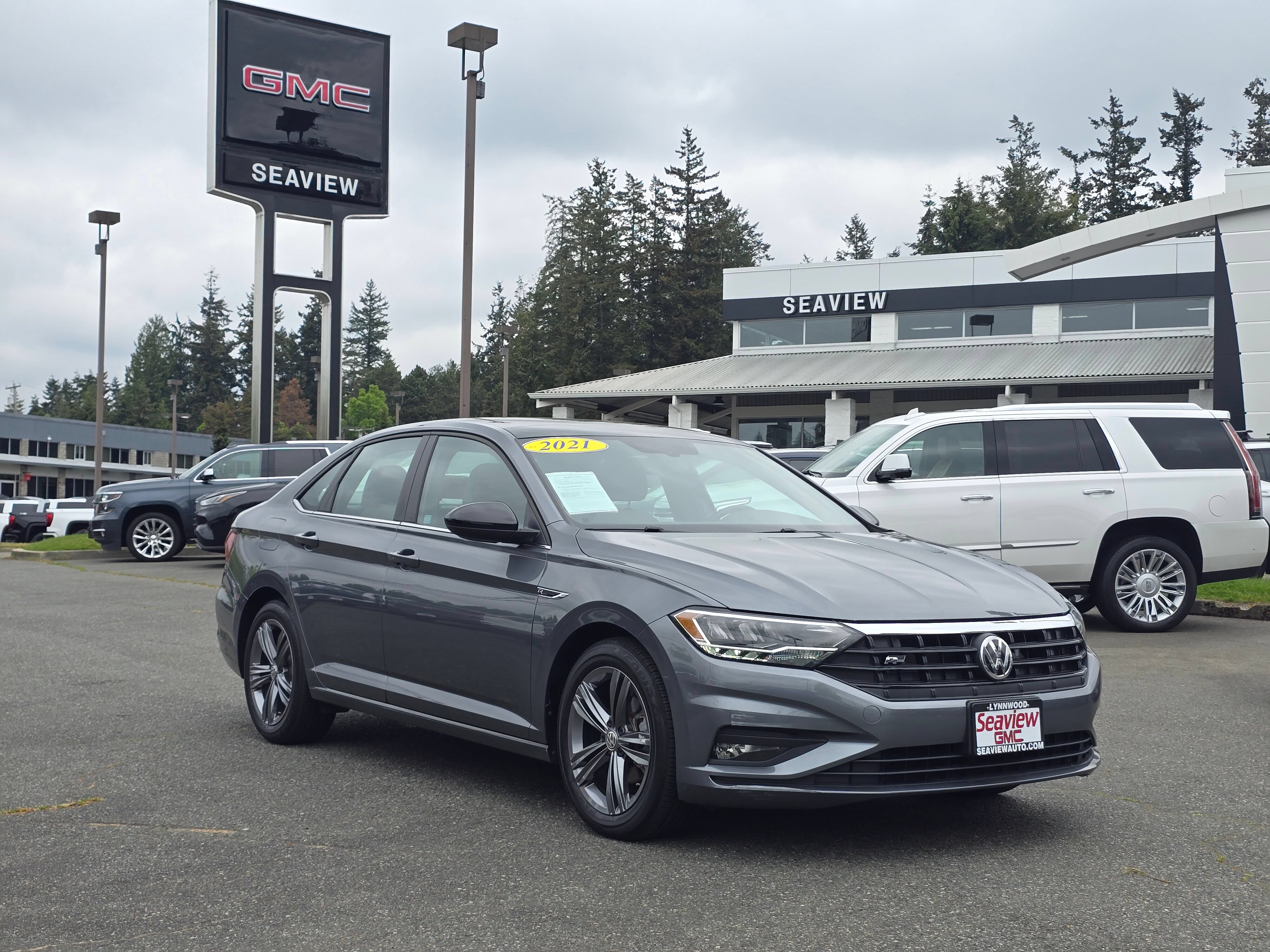 Used 2021 Volkswagen Jetta R-Line FWD image 1