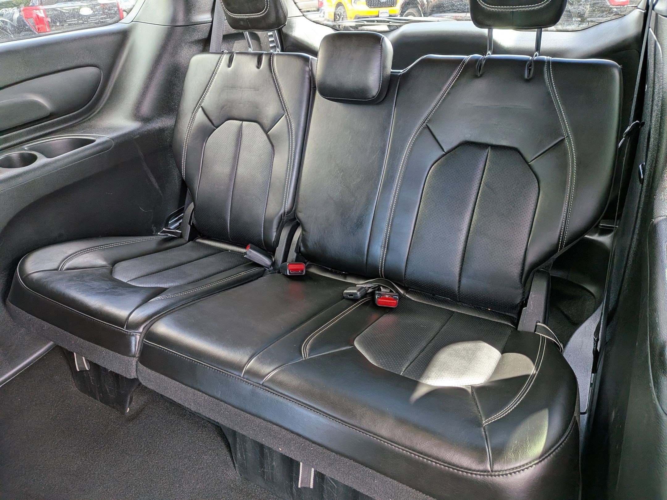 Used 2025 Chrysler Pacifica Select image 29