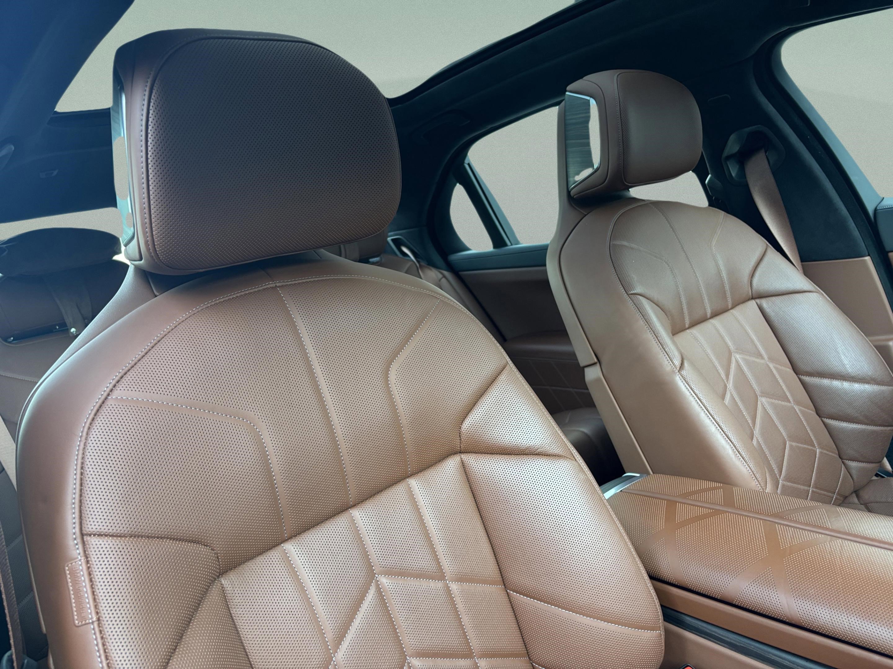 Used 2024 BMW i7 eDrive50 w/ Executive Package image 25