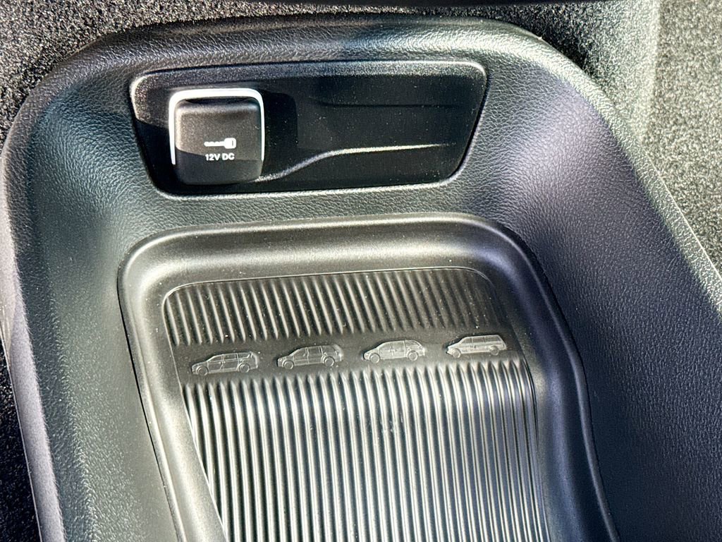 Used 2026 Chrysler Pacifica Select image 22