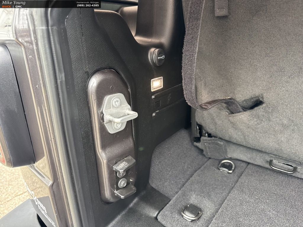 Used 2023 Jeep Wrangler Sport image 27