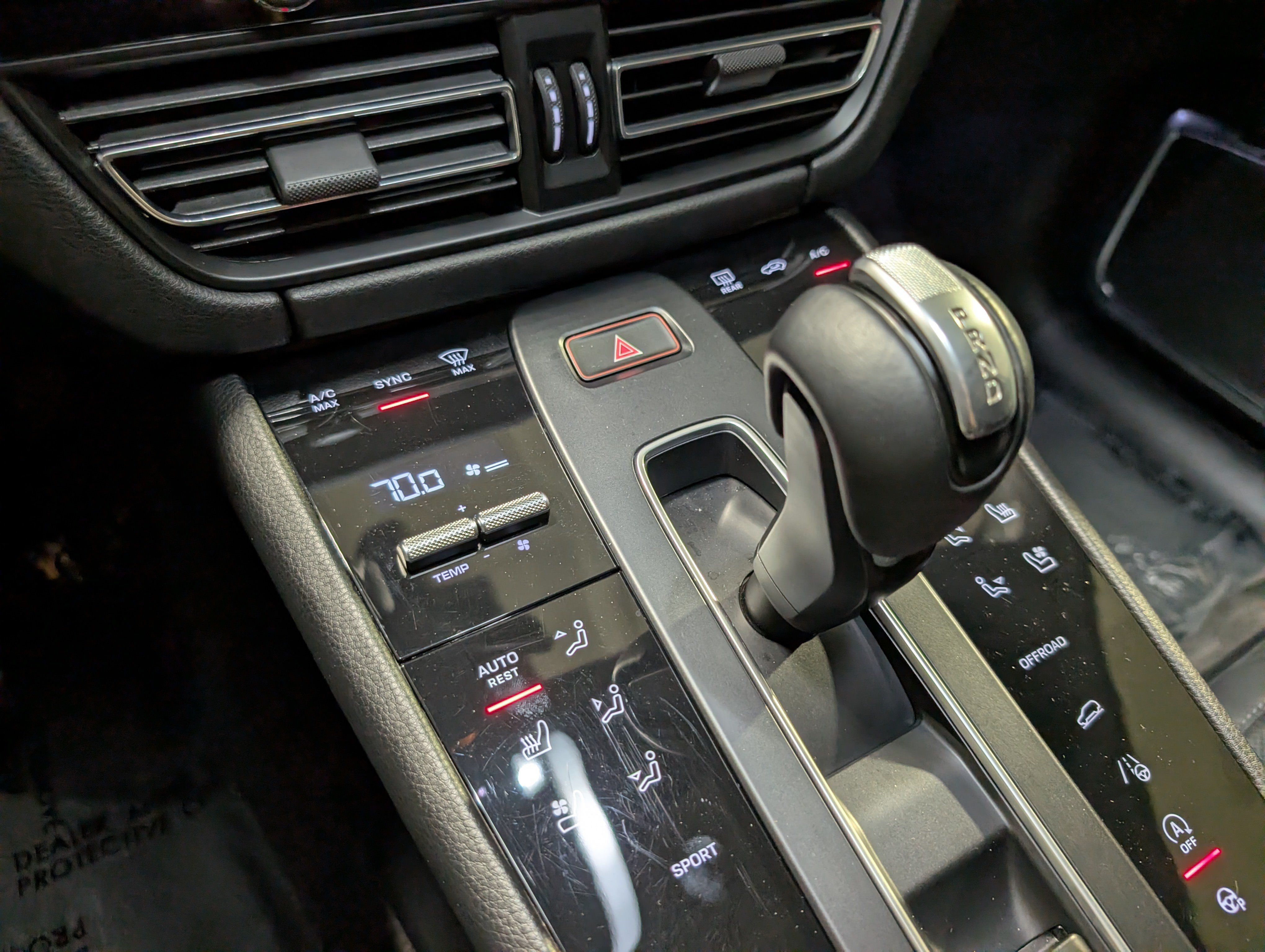 Certified 2023 Porsche Macan Turbo AWD/4WD image 38
