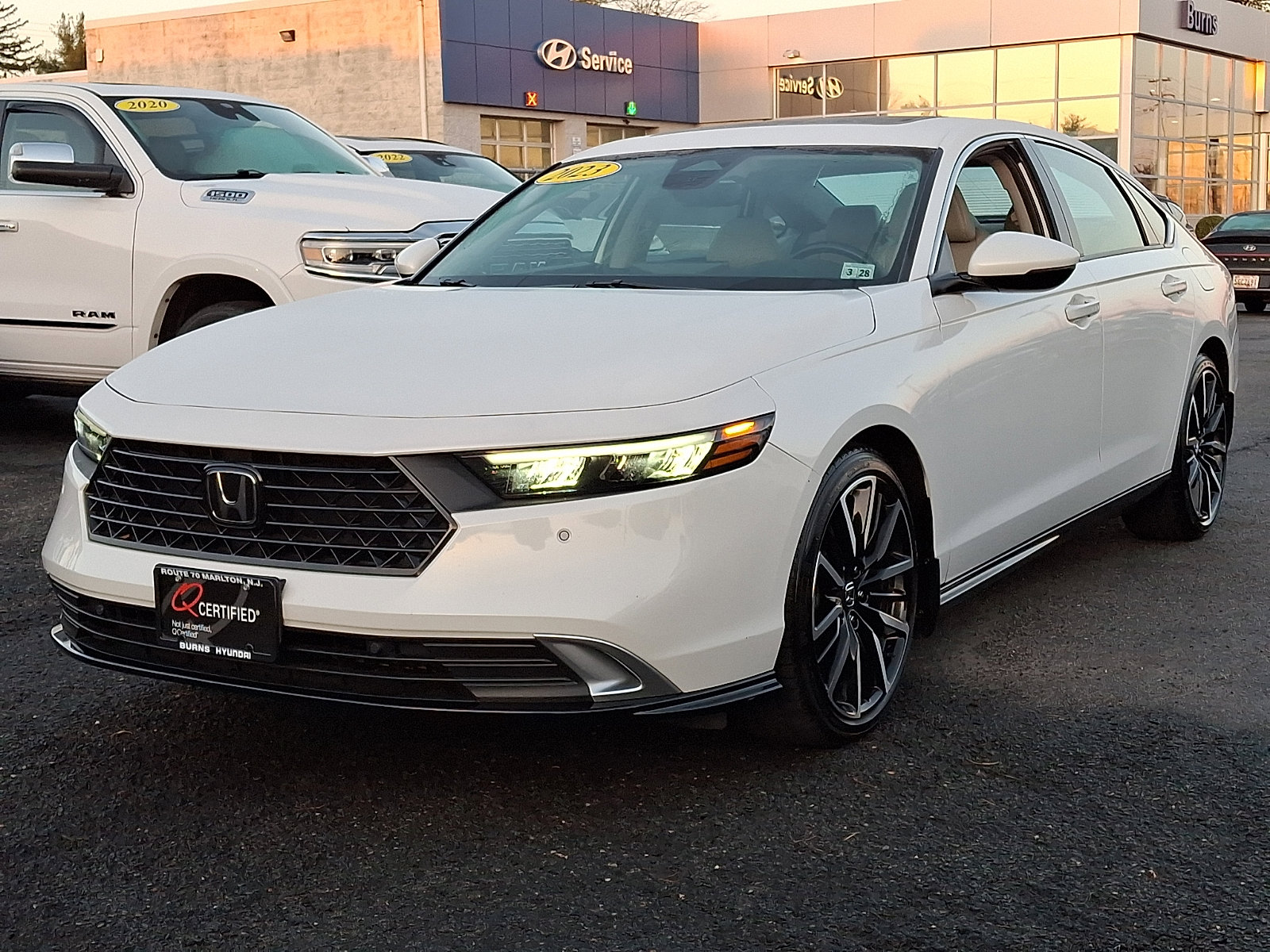 Used 2023 Honda Accord Touring image 3