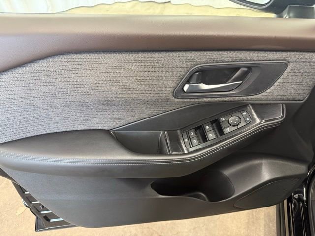 Used 2023 Nissan Rogue SV image 15