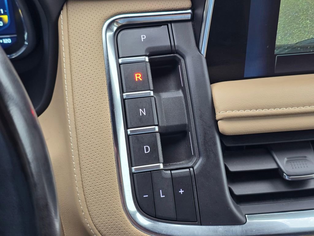 Used 2024 Chevrolet Suburban Premier AWD/4WD image 36
