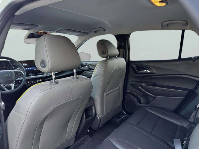 Used 2024 Chevrolet Trax ACTIV w/ Driver Confidence Package image 32