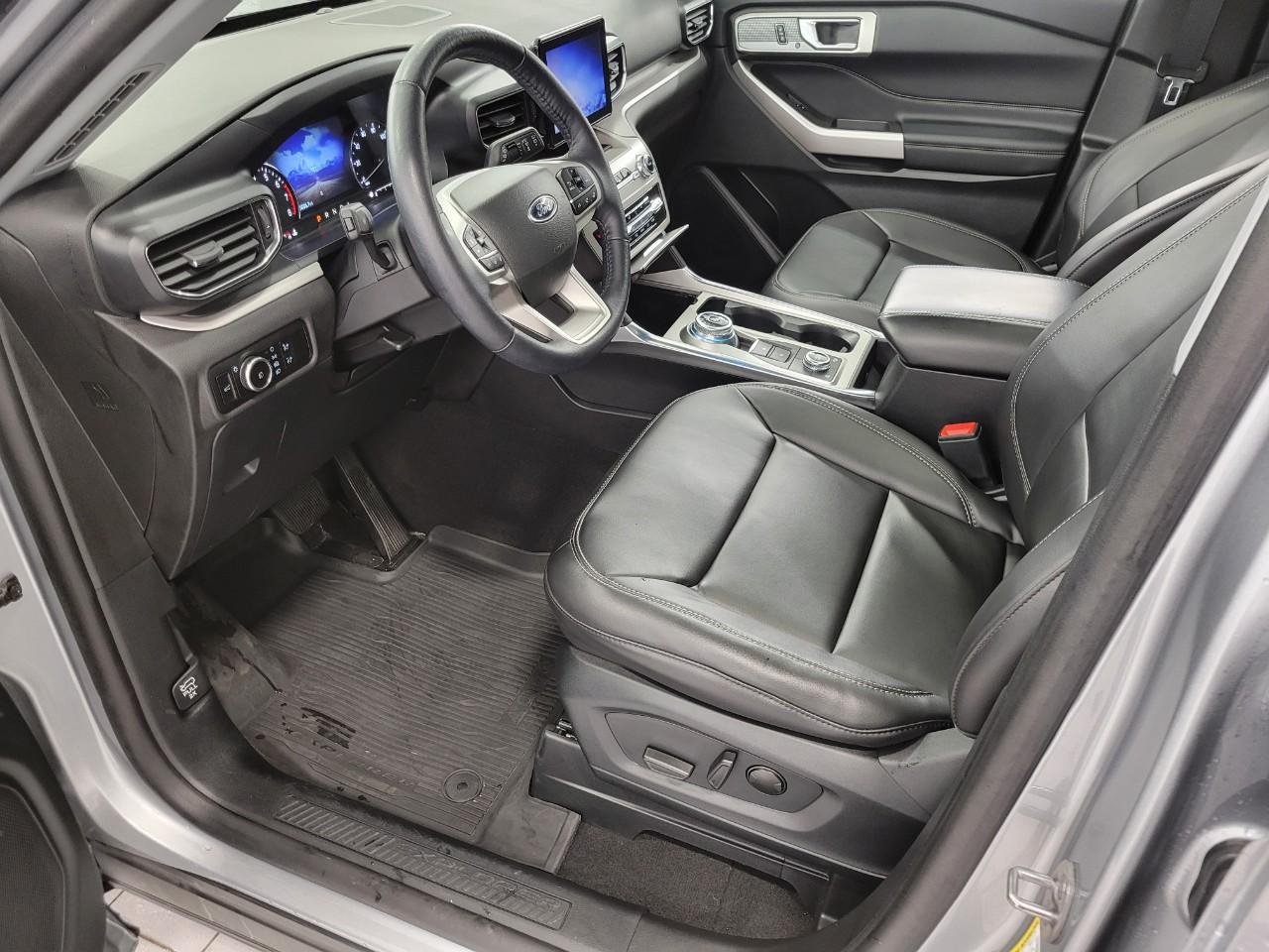 Used 2023 Ford Explorer XLT w/ Equipment Group 202A AWD/4WD image 10