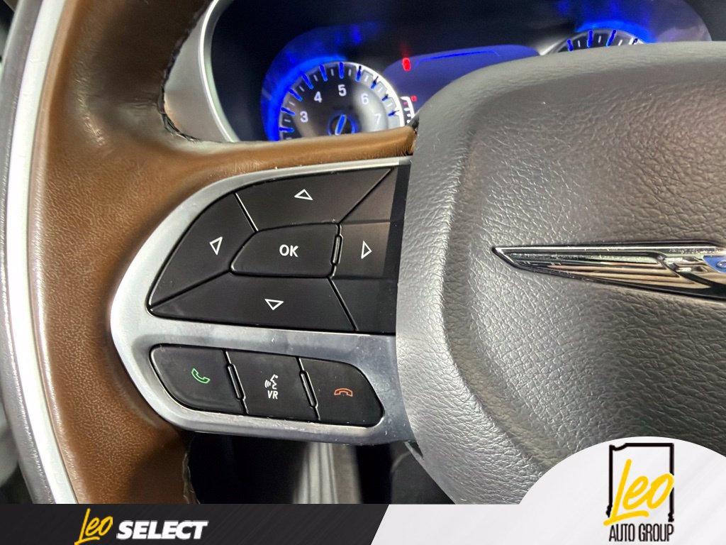 Used 2019 Chrysler Pacifica Limited w/ Tire & Wheel Group FWD image 17