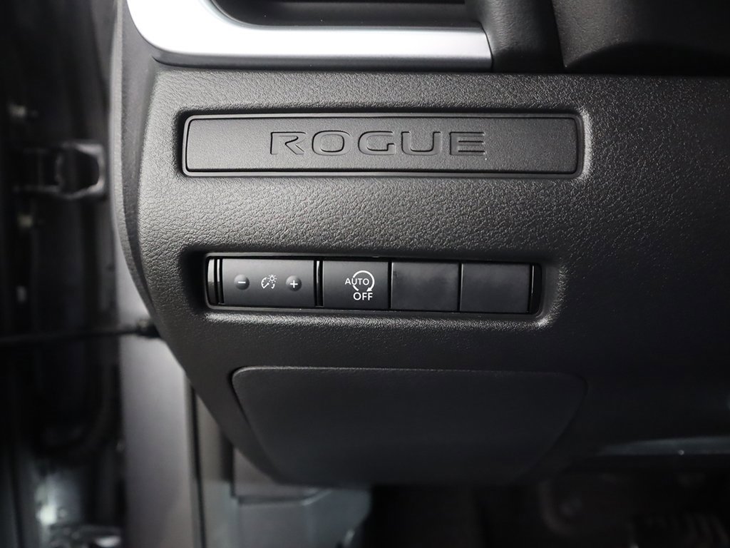 Used 2024 Nissan Rogue S image 31