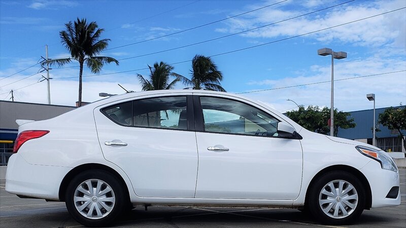 Used 2018 Nissan Versa SV FWD image 5