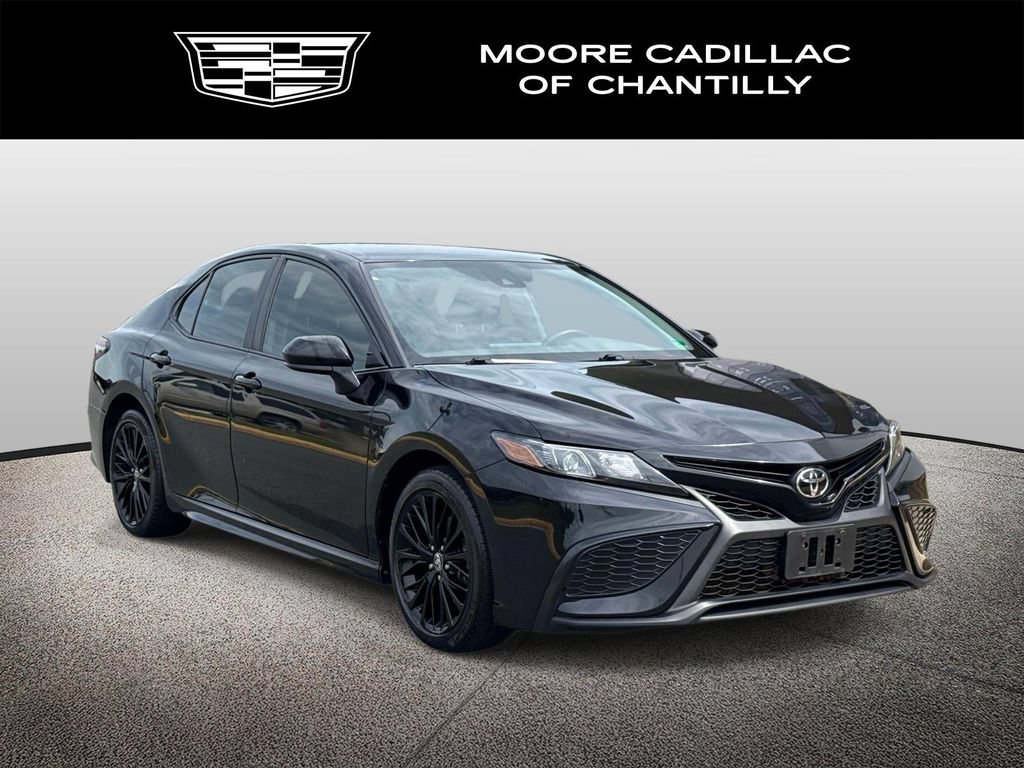 Used 2021 Toyota Camry SE FWD image 1