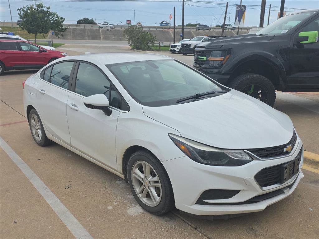 Used 2017 Chevrolet Cruze LT w/ Convenience Package FWD image 4
