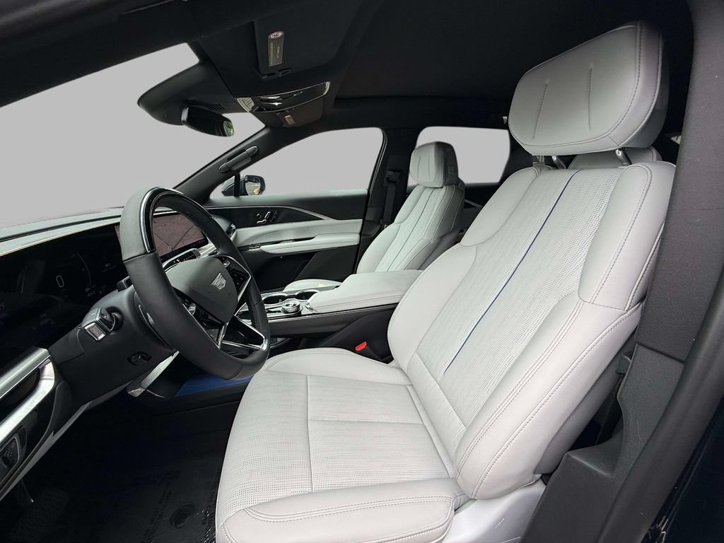 Used 2026 Cadillac Lyriq Luxury w/ LPO, Floor Liner Package AWD/4WD image 2