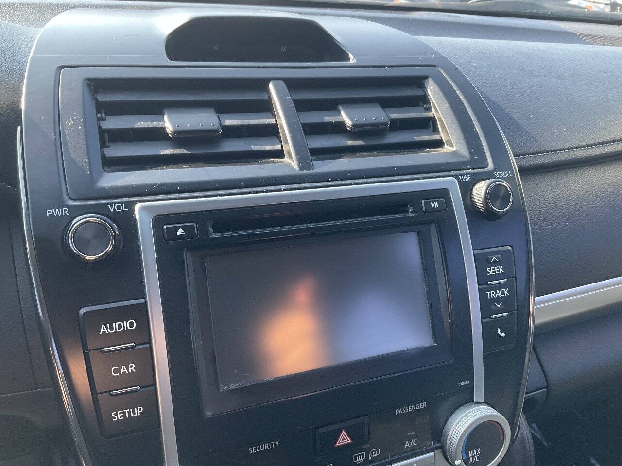 Used 2014 Toyota Camry SE FWD image 17