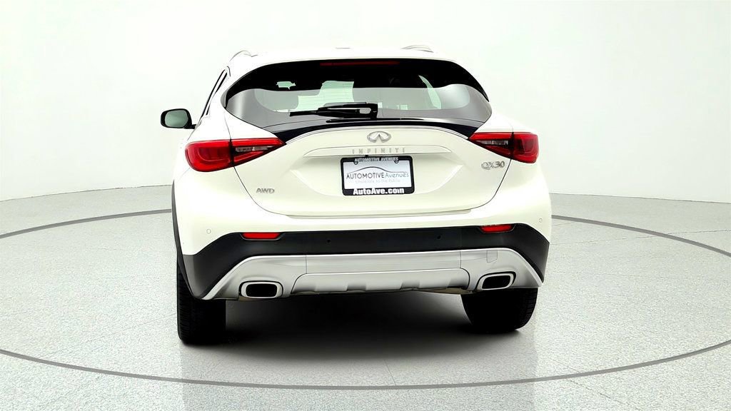 Used 2018 INFINITI QX30 Premium w/ Technology Package AWD/4WD image 6