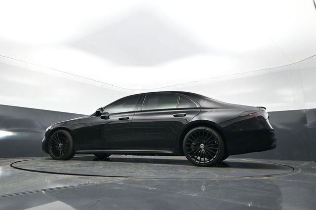 Used 2022 Mercedes-Benz S 580 4MATIC Sedan w/ AMG Line Package image 24