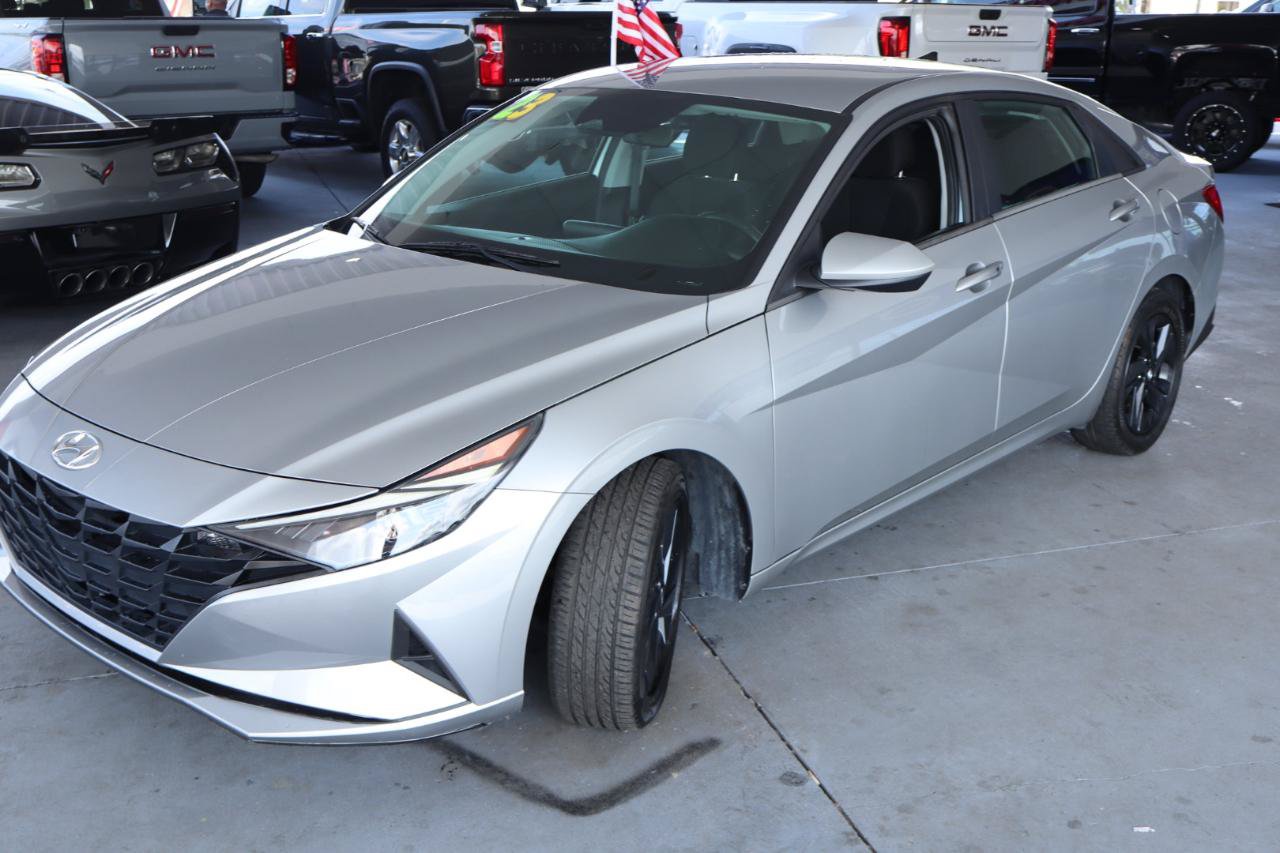 Used 2023 Hyundai Elantra SEL w/ Cargo Package FWD image 9