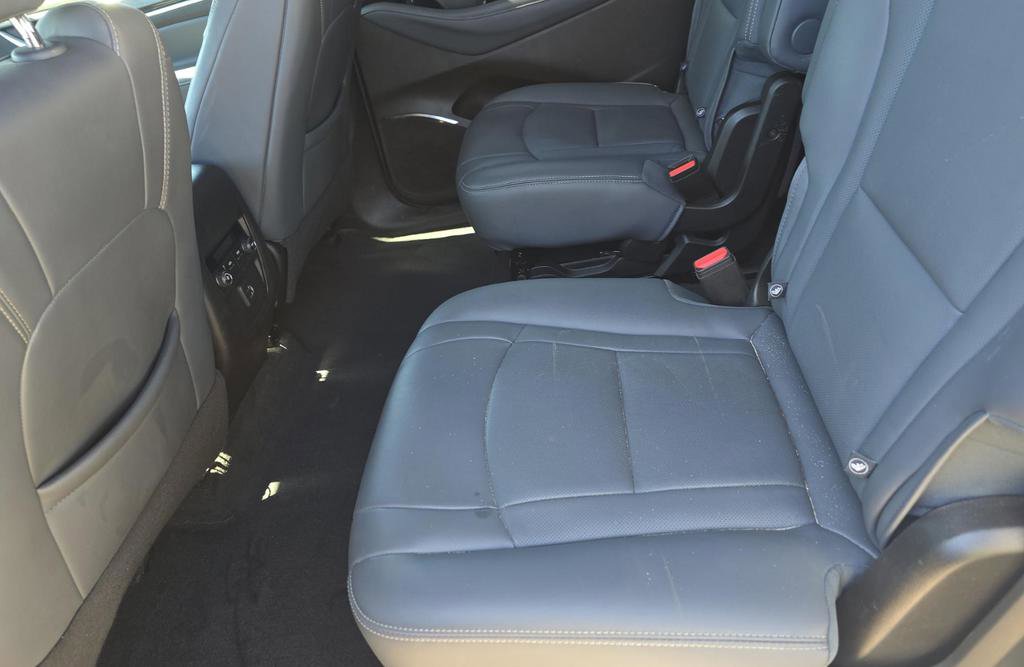 Used 2023 Buick Enclave Essence AWD/4WD image 12