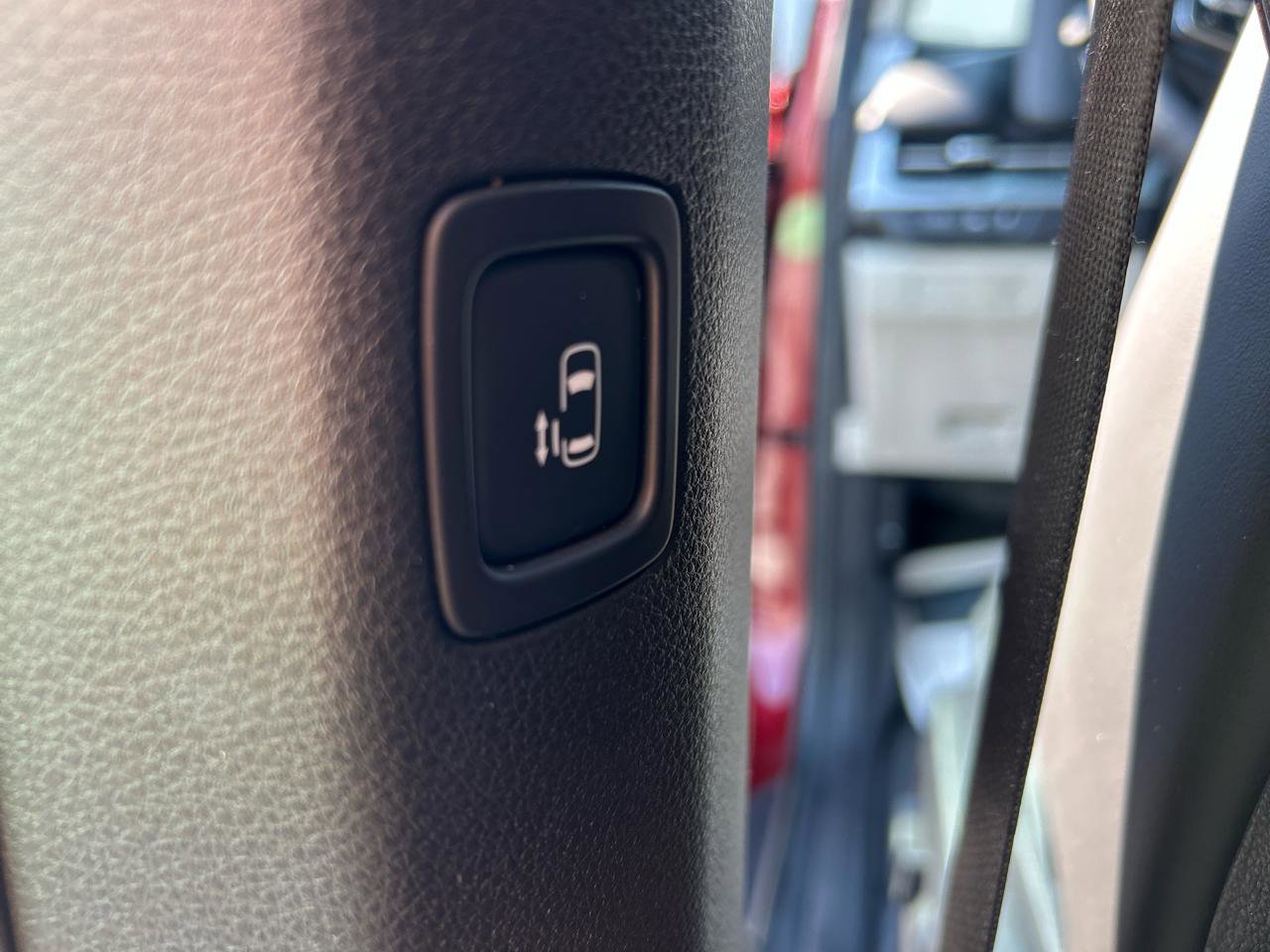 Used 2024 Kia Carnival LX FWD image 14