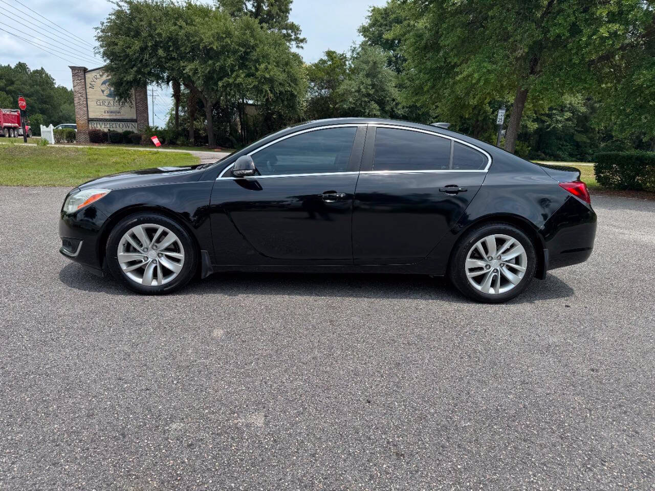 Used 2015 Buick Regal Premium w/ Experience Buick Package FWD image 3