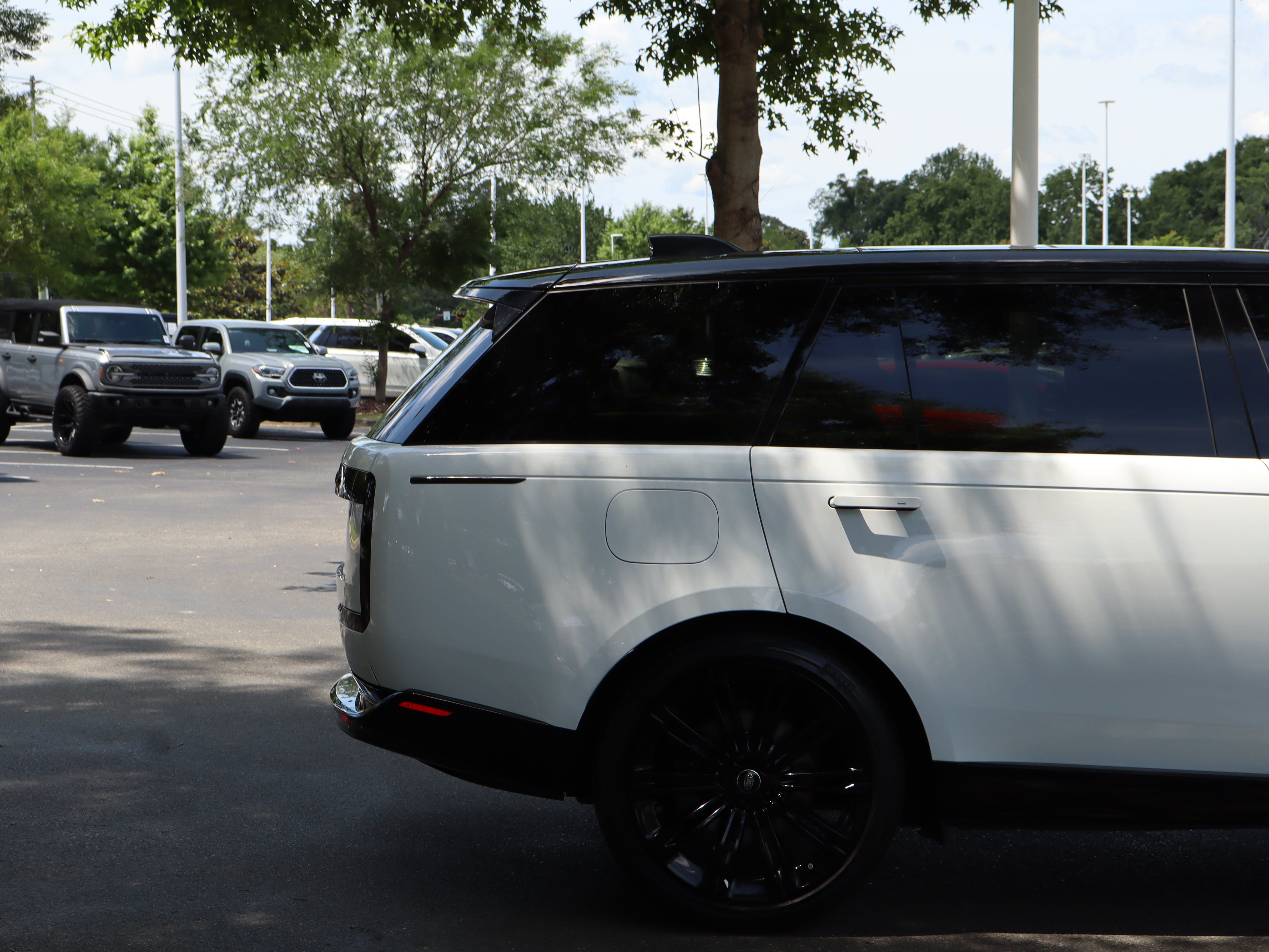 Used 2024 Land Rover Range Rover Long Wheelbase SE AWD/4WD image 10