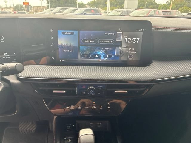Used 2025 Nissan Kicks SR FWD image 23