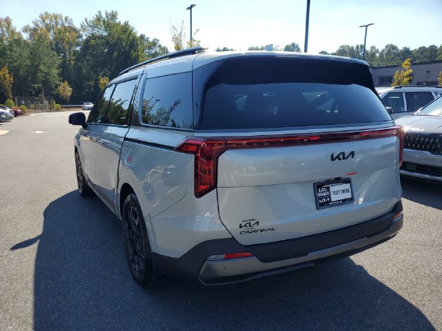 New 2027 Kia Carnival SX w/ Dark Edition Package FWD image 6