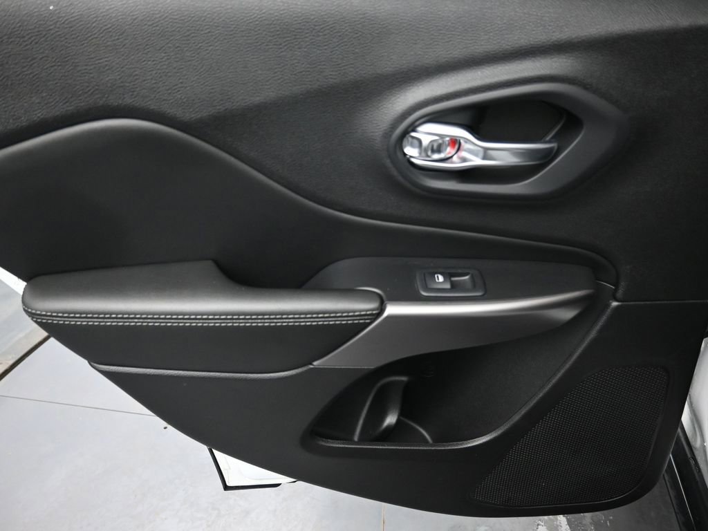 Used 2022 Jeep Cherokee Limited image 23