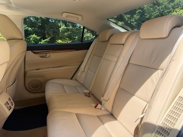 Used 2013 Lexus ES 300h w/ Luxury Pkg FWD image 40