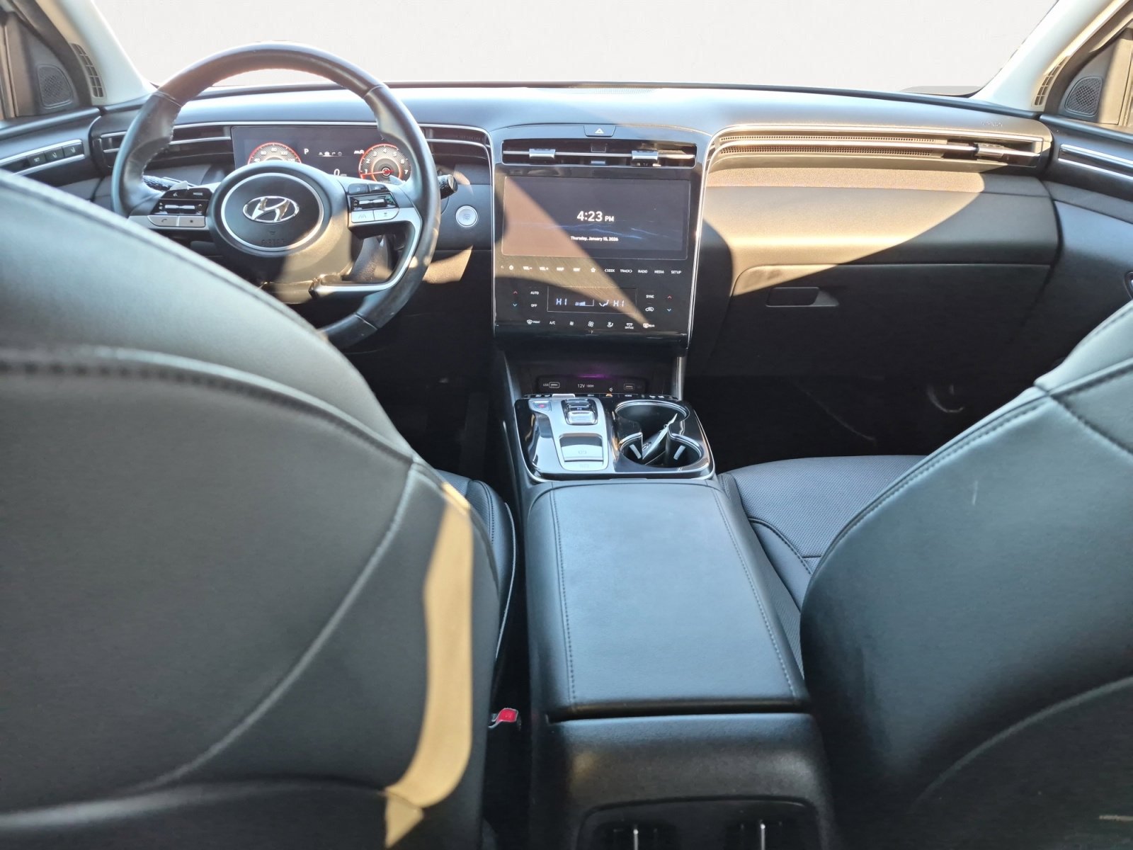 Used 2023 Hyundai Tucson Limited w/ Winter Package image 3