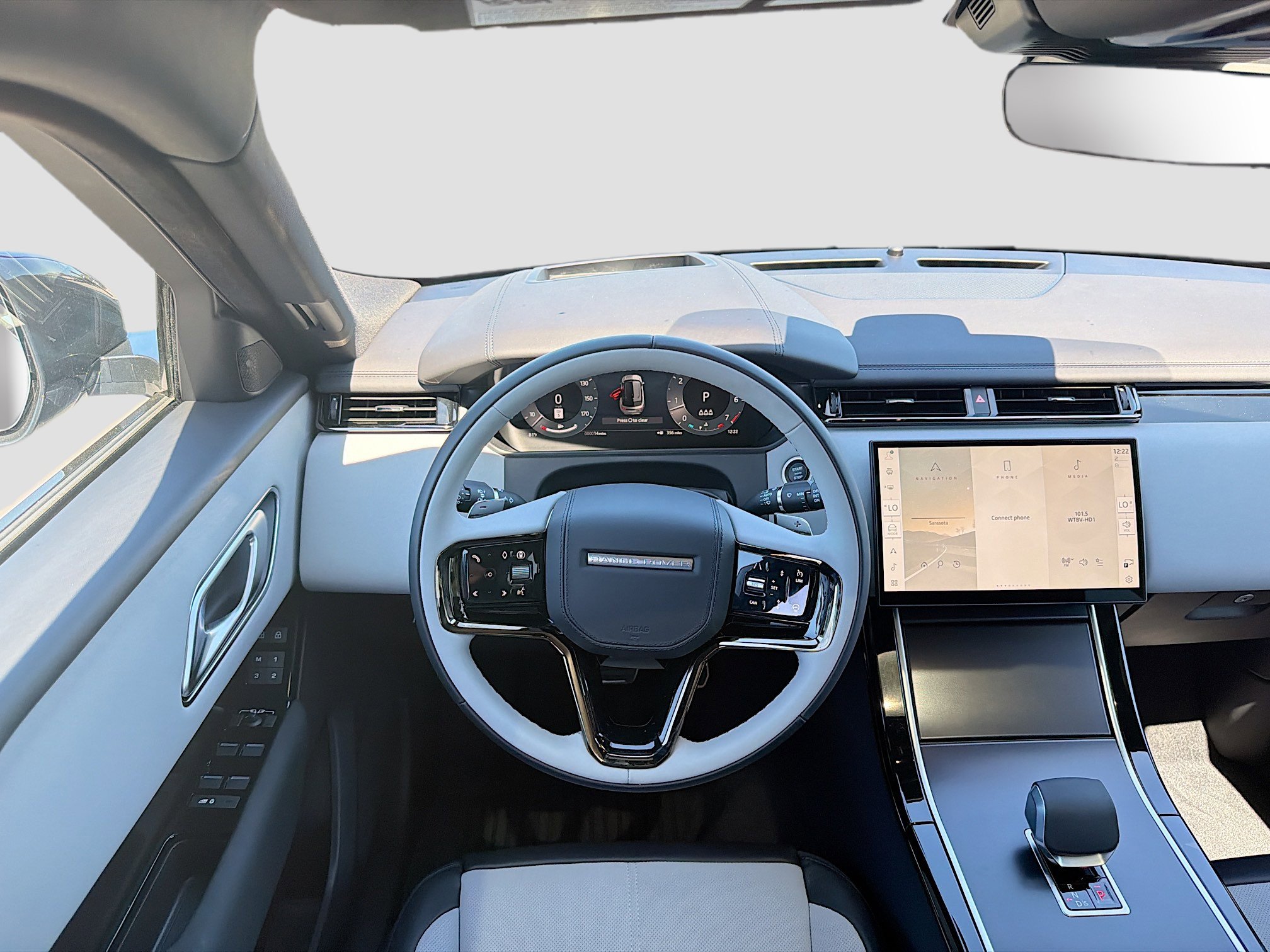 New 2026 Land Rover Range Rover Velar Dynamic SE image 17