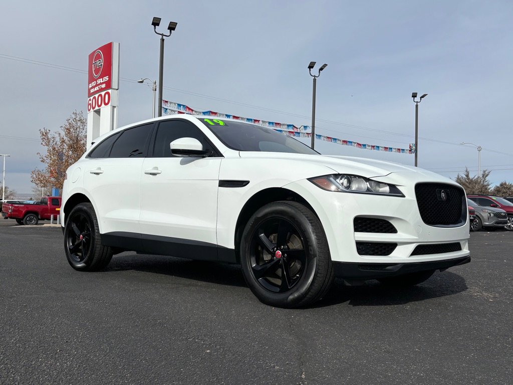 Used 2019 Jaguar F-PACE Premium image 31