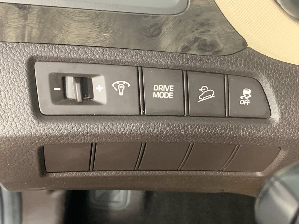 Used 2017 Hyundai Santa Fe Sport FWD image 16