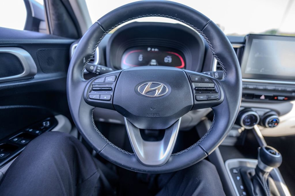 Used 2024 Hyundai Venue SEL image 16
