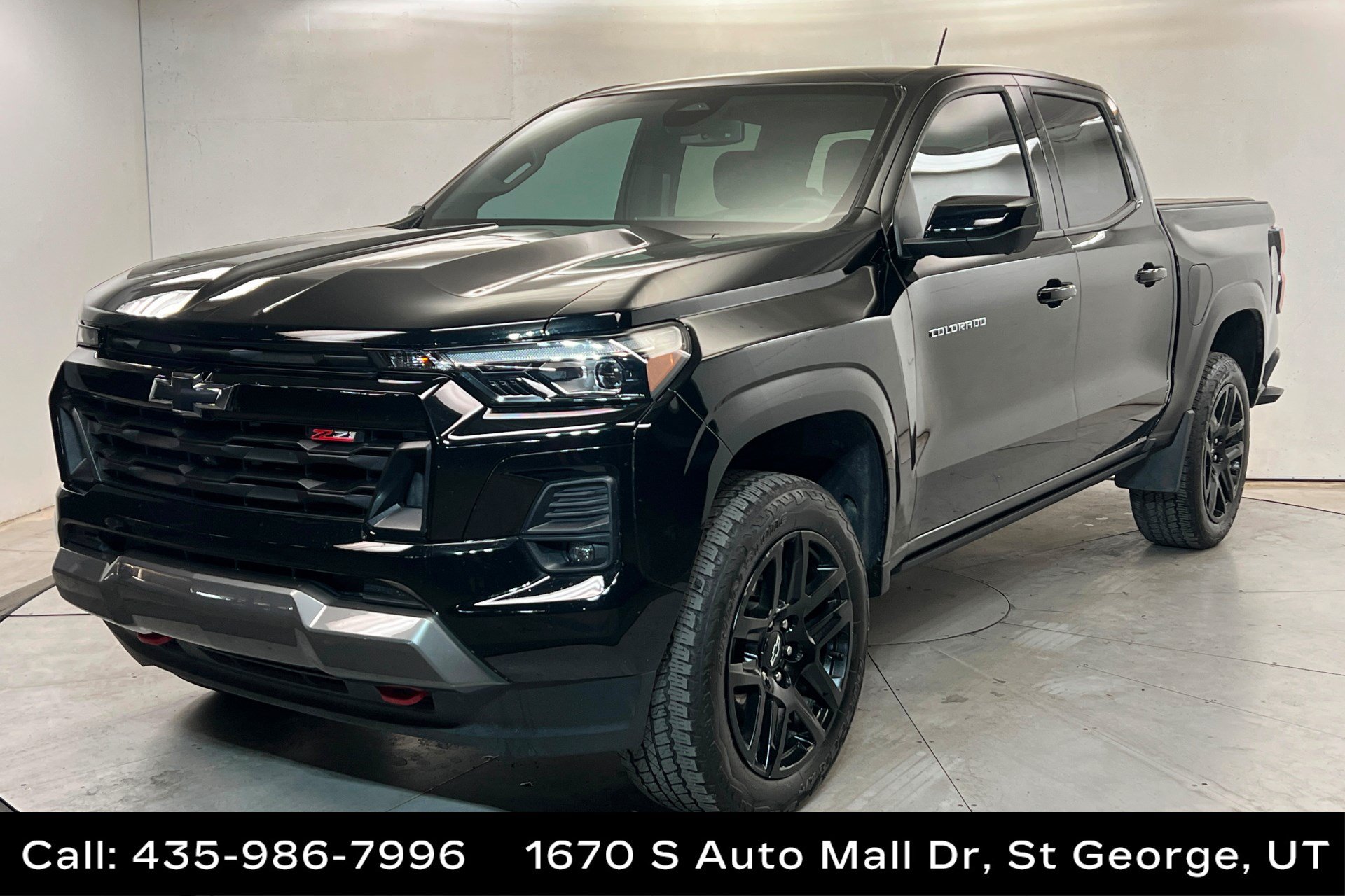 Used 2024 Chevrolet Colorado Z71 w/ Z71 Convenience Package 2