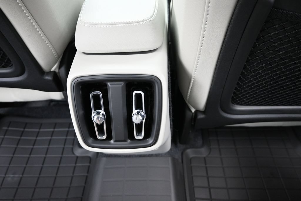 New 2026 Volvo XC40 B5 Plus w/ Protection Package Premier AWD/4WD image 17