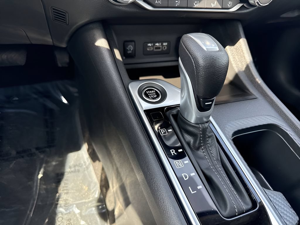 Used 2025 Nissan Sentra SV FWD image 15