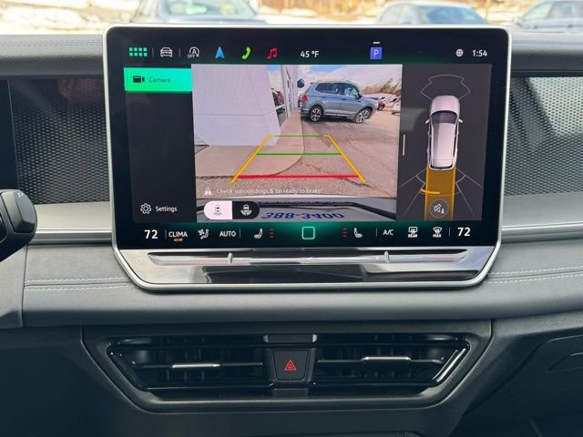 Used 2025 Volkswagen Tiguan SE image 36