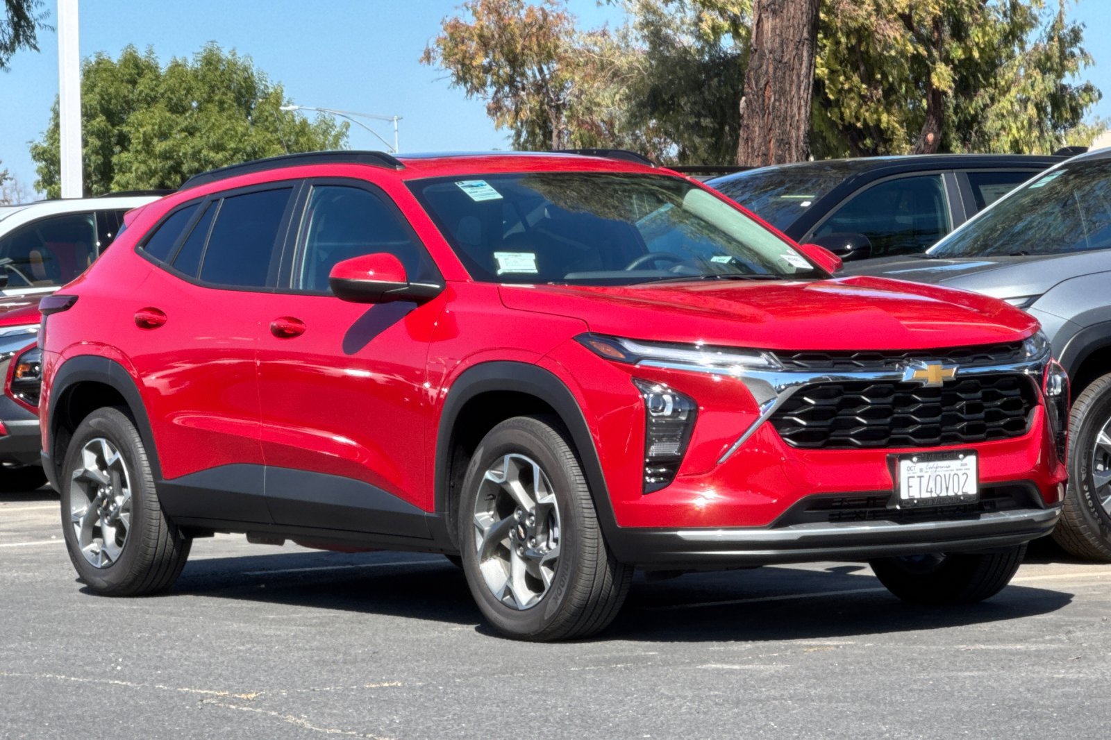 Used 2026 Chevrolet Trax LT w/ Sunroof Package FWD image 2