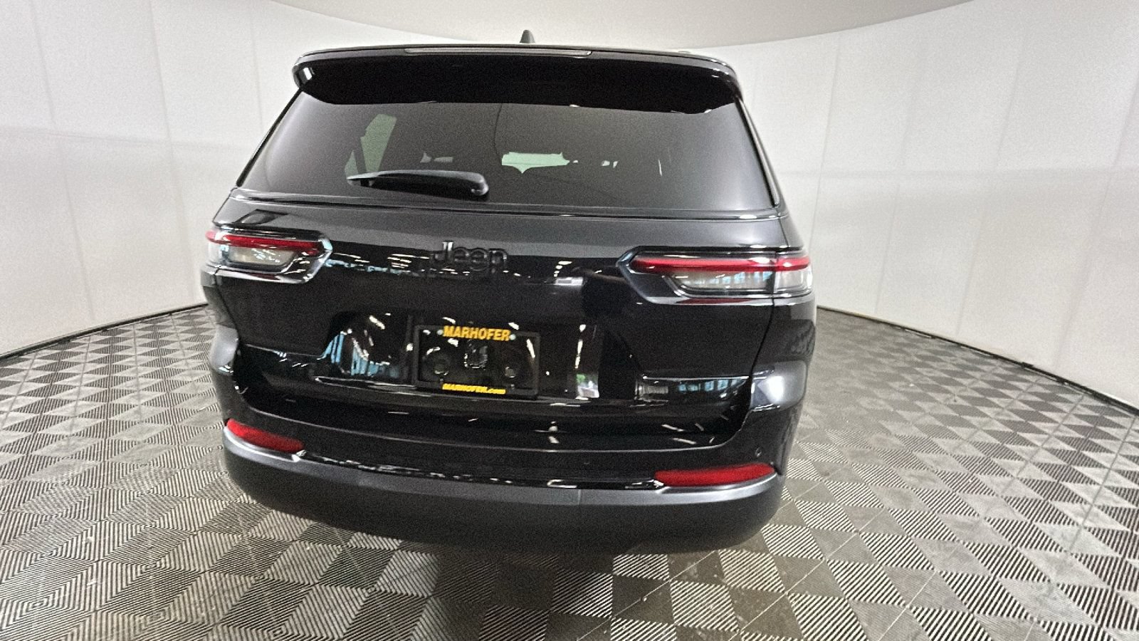 Used 2023 Jeep Grand Cherokee L Laredo AWD/4WD image 4